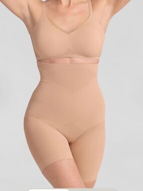 HoneyLove SuperPower Short